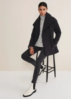 Nila Short Quilted Puffer -Bekleidung Verkaufsgeschäft 950706050 03 nila short quilted puffer