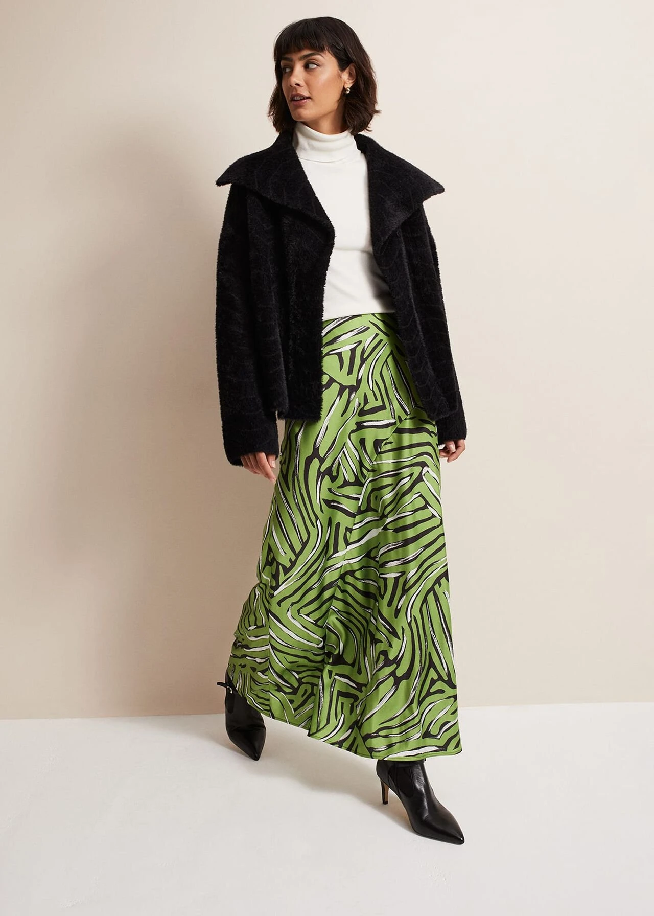 Lucy Black Faux Fur Jacket 3 Lucy Black Faux Fur Jacket – Bild 3